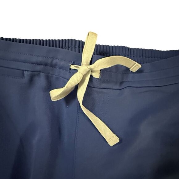 Figs ~ Yola Skinny Scrub Pants™ ~ Straight Leg skinny fit ~ ankle slit ~ size M - Picture 10 of 15